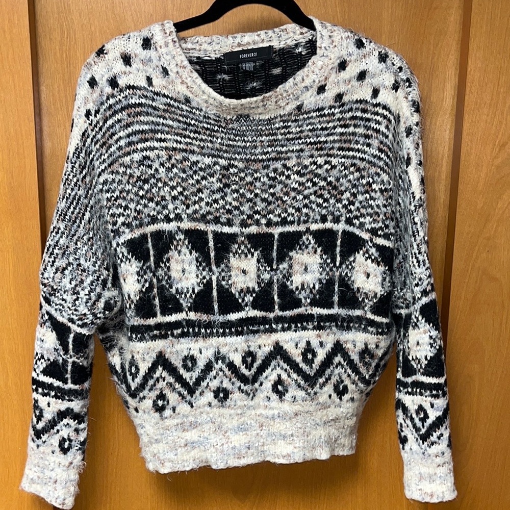 FOREVER 21 sweater.